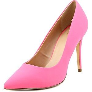 Salmon pink pumps! 💗